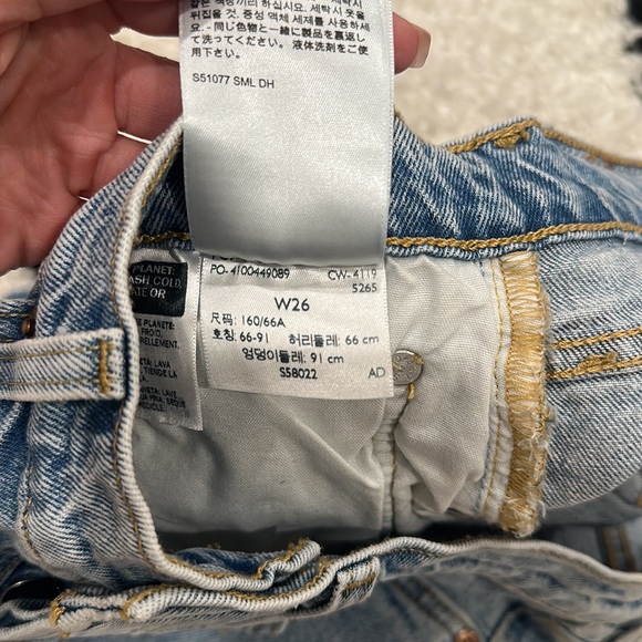 Levi denim jean cutoffs size 26 (2-4) - Picture 4 of 5